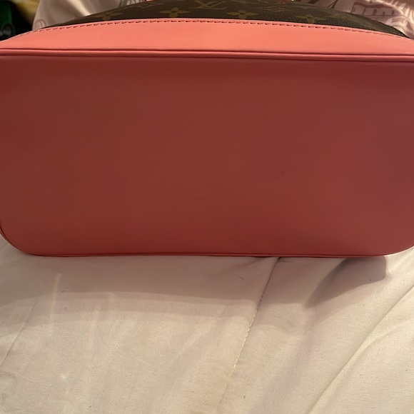 Authentic Louis Vuitton Alma - Picture 9 of 9